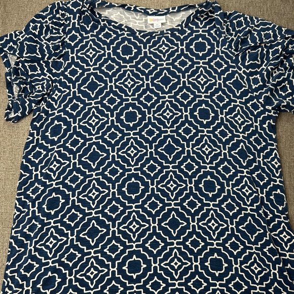LuLaRoe Shortsleeve Shirt Top Women's XL Round Neck Blue & White Geometric - Picture 4 of 10